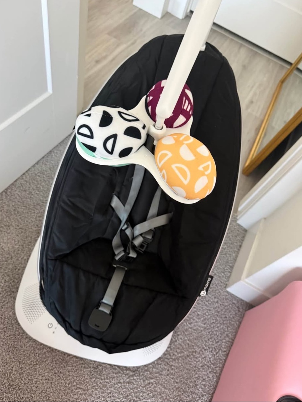 4moms MamaRoo Baby Swing Black with Colorful Toy Balls